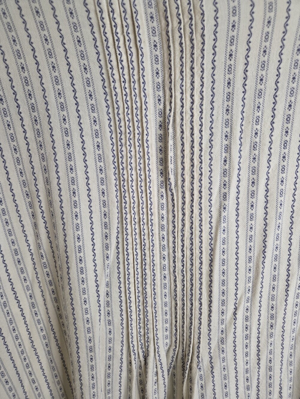 VTG LL Bean Cotton Dobby Nightgown Pintuck Pleats Size Large Cream Blue Cottage - Picture 11 of 11
